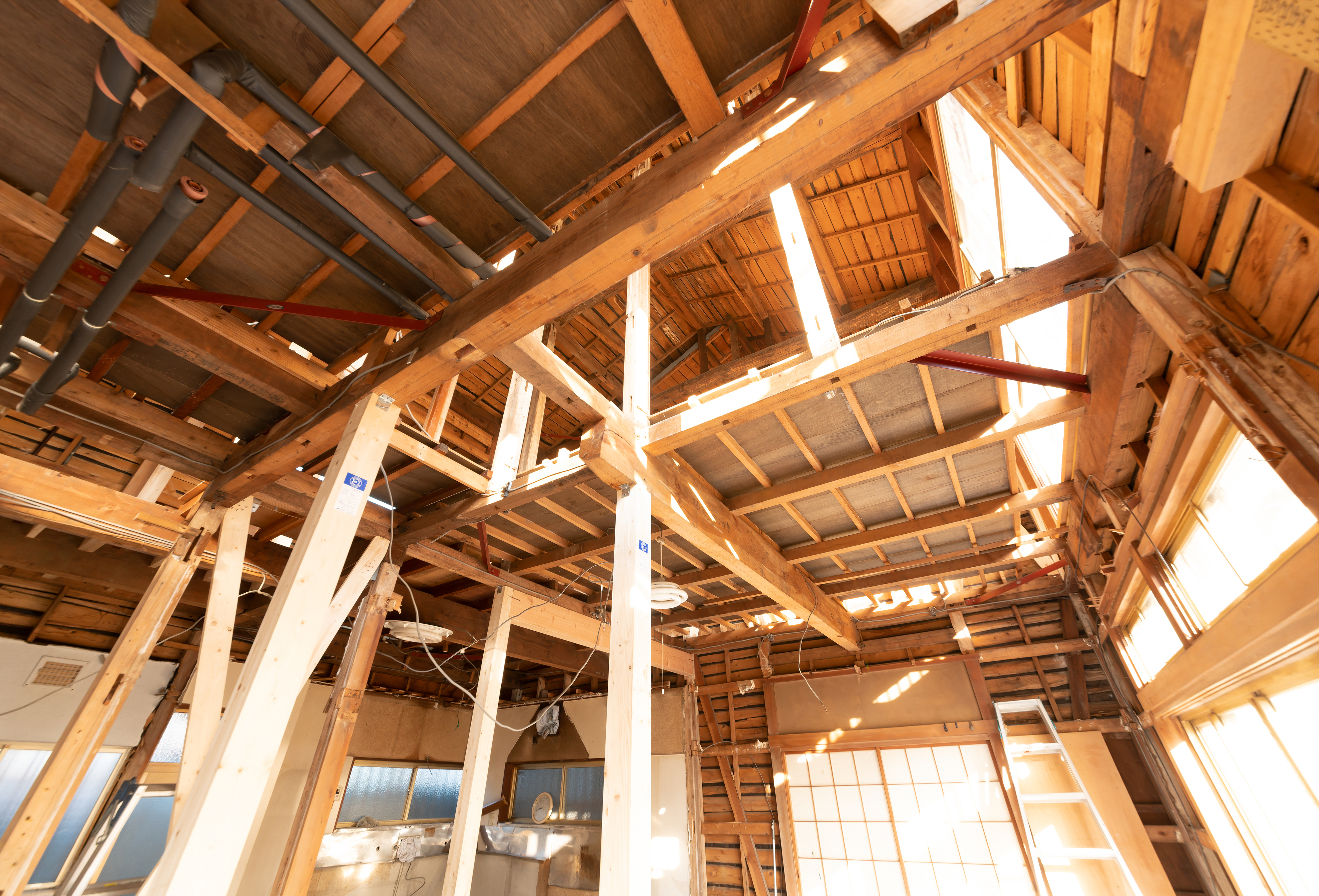 施工：社内管理体制で品質・安全・工程を徹底。