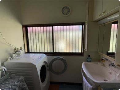 複数で利用できる広々とした洗面所の施工事例