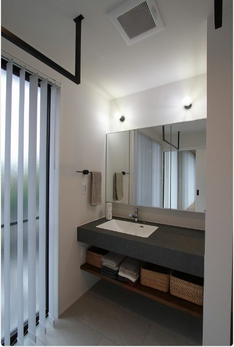 複数で利用できる広々とした洗面所の施工事例