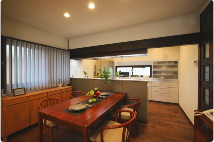 開放的な対面キッチンの施工事例