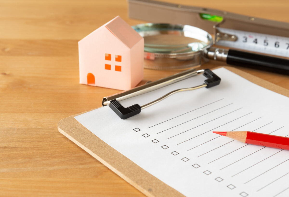 家の傾きの直し方は?工法や傾きが起こる原因、直さないことで起こるリスクを解説|とちぎリフォーム